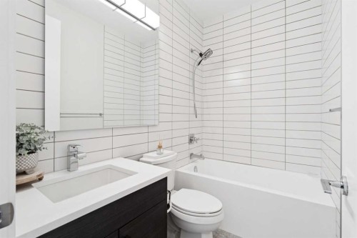 2629 32 Street Sw, Calgary, AB - Indoor Photo Showing Bathroom