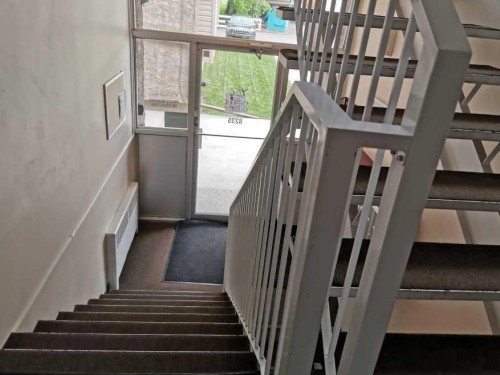 224-8235 Elbow Drive Sw, Calgary, AB - Indoor Photo Showing Other Room