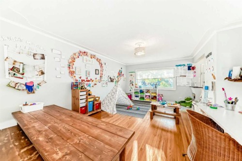 820 9A Street Ne, Calgary, AB - Indoor Photo Showing Other Room