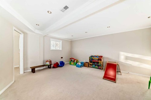 820 9A Street Ne, Calgary, AB - Indoor Photo Showing Other Room