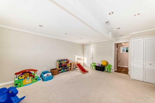 820 9A Street Ne, Calgary, AB - Indoor Photo Showing Other Room