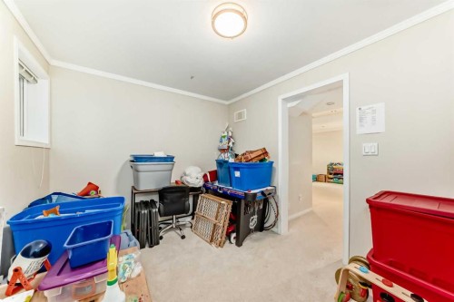 820 9A Street Ne, Calgary, AB - Indoor Photo Showing Other Room