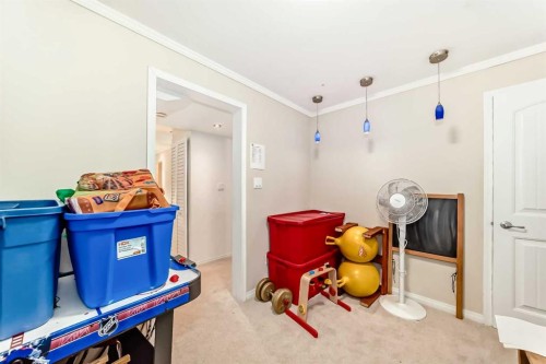 820 9A Street Ne, Calgary, AB - Indoor Photo Showing Other Room