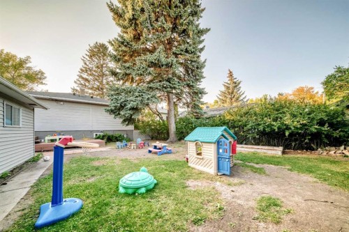 820 9A Street Ne, Calgary, AB - Outdoor
