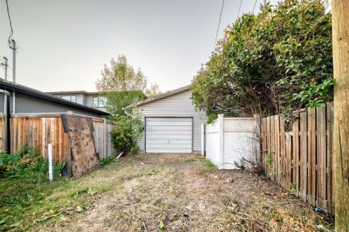 820 9A Street Ne, Calgary, AB - Outdoor