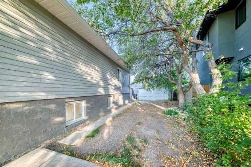 820 9A Street Ne, Calgary, AB - Outdoor With Exterior