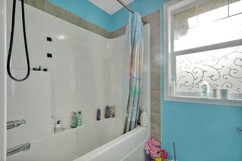 #1201-2384 Sagewood Gate Sw, Airdrie, AB - Indoor Photo Showing Bathroom