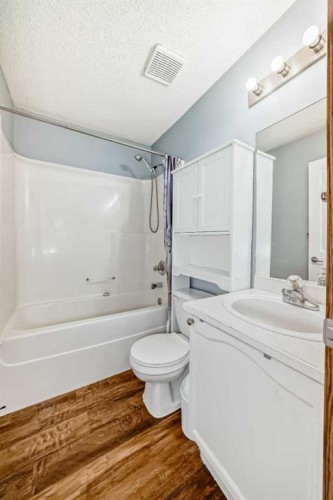 304-7 Somervale View Sw, Calgary, AB - Indoor Photo Showing Bathroom