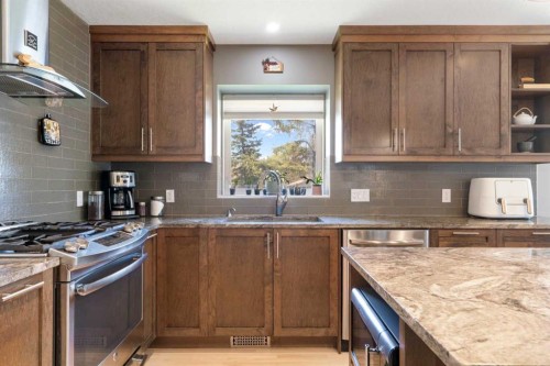 341 Sunset Place, Okotoks, AB - Indoor Photo Showing Kitchen