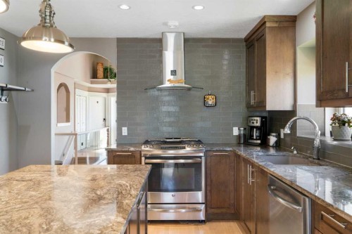 341 Sunset Place, Okotoks, AB - Indoor Photo Showing Kitchen With Upgraded Kitchen