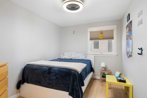 341 Sunset Place, Okotoks, AB - Indoor Photo Showing Bedroom