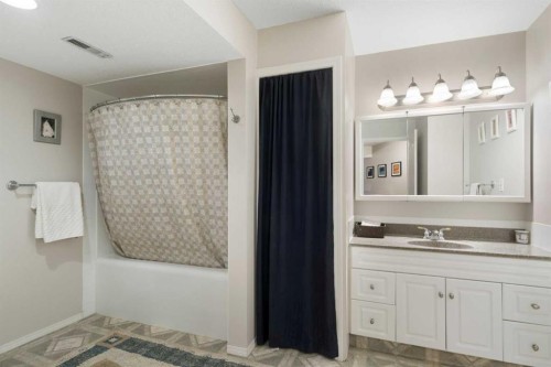 341 Sunset Place, Okotoks, AB - Indoor Photo Showing Bathroom