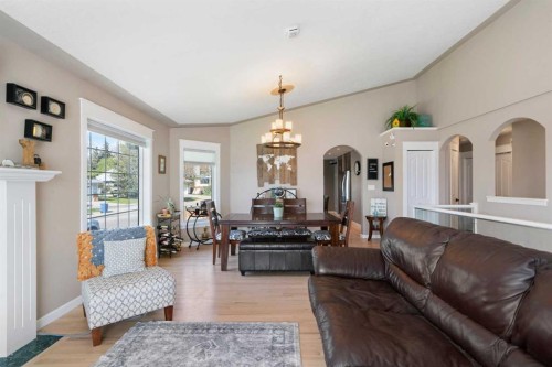 341 Sunset Place, Okotoks, AB - Indoor Photo Showing Living Room