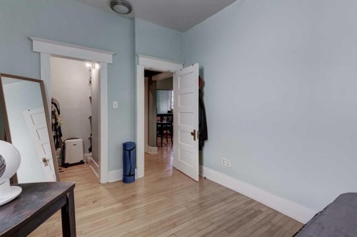 2213 8 Avenue Se, Calgary, AB - Indoor Photo Showing Other Room