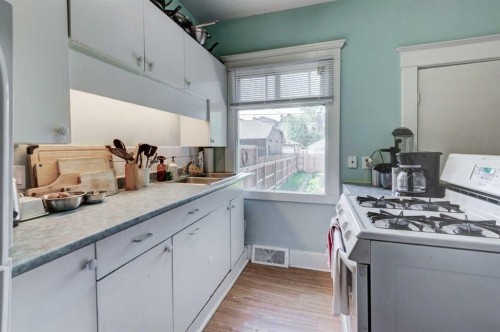 2213 8 Avenue Se, Calgary, AB - Indoor