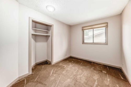 246 Berwick Drive Nw, Calgary, AB - Indoor Photo Showing Other Room