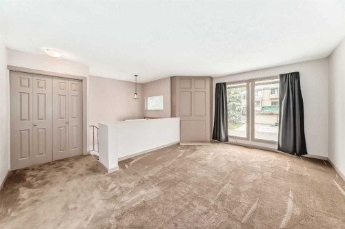 246 Berwick Drive Nw, Calgary, AB - Indoor Photo Showing Other Room