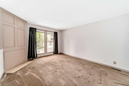 246 Berwick Drive Nw, Calgary, AB - Indoor Photo Showing Other Room