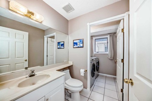 1405 Shawnee Road Sw, Calgary, AB - Indoor Photo Showing Bathroom