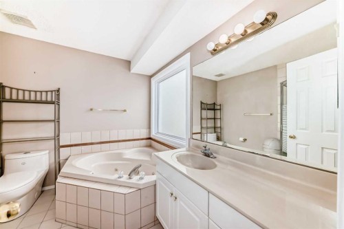 1405 Shawnee Road Sw, Calgary, AB - Indoor Photo Showing Bathroom
