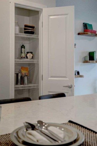 409-245 Edith Place Nw, Calgary, AB - Indoor Photo Showing Other Room