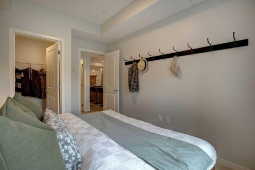 409-245 Edith Place Nw, Calgary, AB - Indoor Photo Showing Bedroom