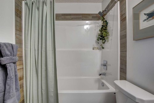 409-245 Edith Place Nw, Calgary, AB - Indoor Photo Showing Bathroom