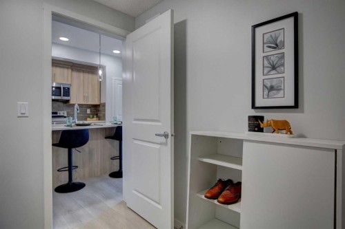 409-245 Edith Place Nw, Calgary, AB - Indoor Photo Showing Other Room