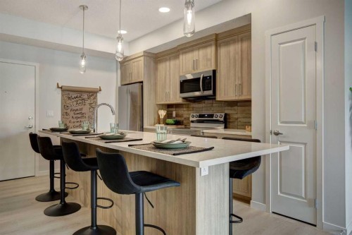 409-245 Edith Place Nw, Calgary, AB - Indoor Photo Showing Kitchen With Upgraded Kitchen