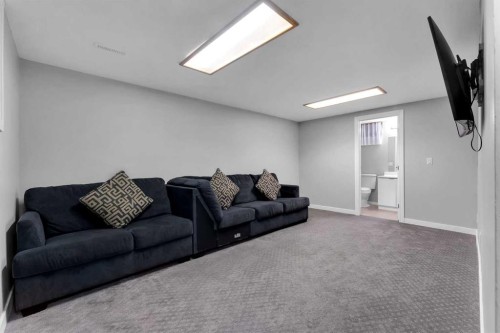 251 Rundlecairn Road Ne, Calgary, AB - Indoor