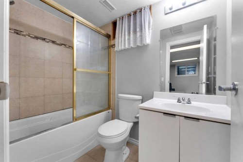 251 Rundlecairn Road Ne, Calgary, AB - Indoor Photo Showing Bathroom