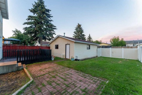 251 Rundlecairn Road Ne, Calgary, AB - Outdoor