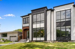 2632 36 Street SW Calgary, AB T3E 2Z8