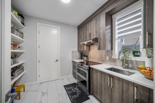 7 Mystic Ridge Way Sw, Calgary, AB - Indoor Photo Showing Kitchen