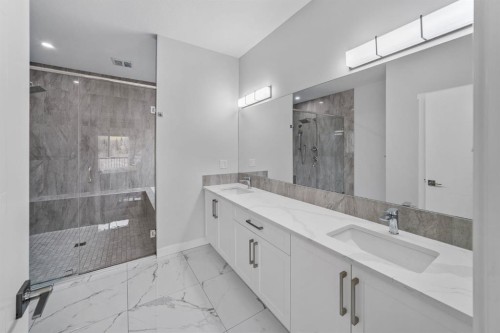 7 Mystic Ridge Way Sw, Calgary, AB - Indoor Photo Showing Bathroom