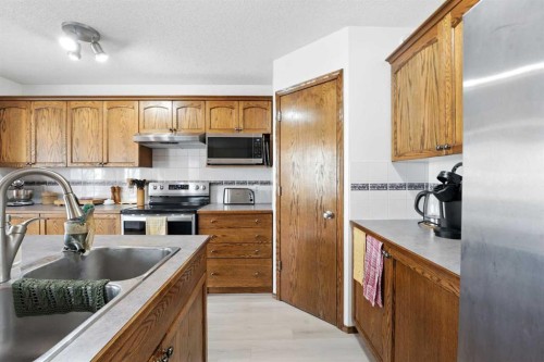 42 Citadel Crest Green Nw, Calgary, AB - Indoor Photo Showing Kitchen With Double Sink