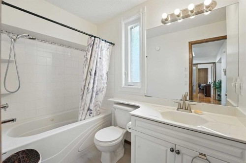 42 Citadel Crest Green Nw, Calgary, AB - Indoor Photo Showing Bathroom
