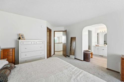 42 Citadel Crest Green Nw, Calgary, AB - Indoor Photo Showing Bedroom