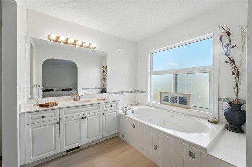 42 Citadel Crest Green Nw, Calgary, AB - Indoor Photo Showing Bathroom