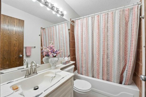 42 Citadel Crest Green Nw, Calgary, AB - Indoor Photo Showing Bathroom