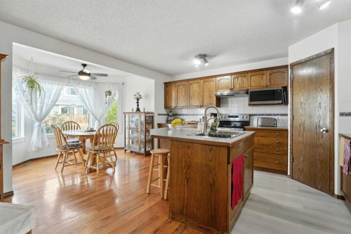 42 Citadel Crest Green Nw, Calgary, AB - Indoor Photo Showing Kitchen