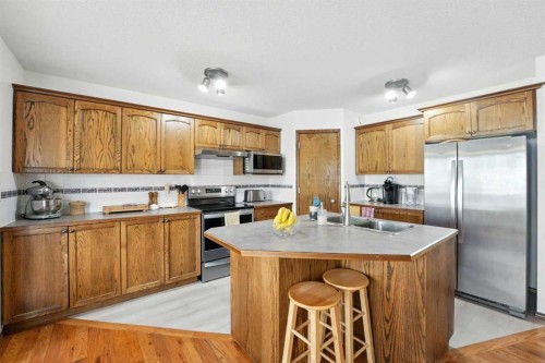 42 Citadel Crest Green Nw, Calgary, AB - Indoor Photo Showing Kitchen