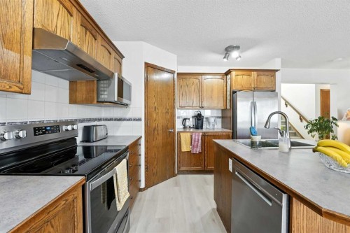 42 Citadel Crest Green Nw, Calgary, AB - Indoor Photo Showing Kitchen With Double Sink