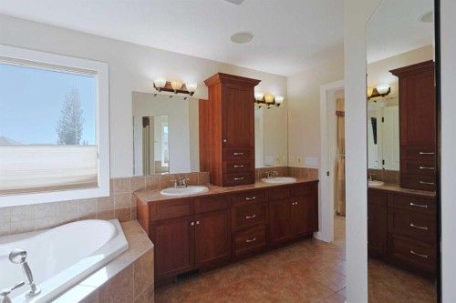 55 Tuscany Estates Drive Nw, Calgary, AB - Indoor Photo Showing Bathroom