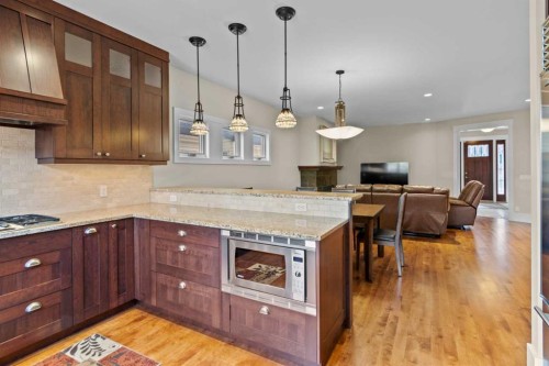 1428 2A Street Nw, Calgary, AB - Indoor Photo Showing Kitchen With Upgraded Kitchen
