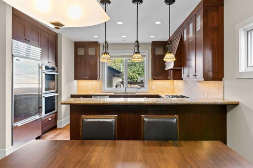 1428 2A Street Nw, Calgary, AB - Indoor Photo Showing Kitchen With Upgraded Kitchen