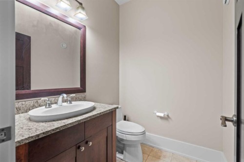 1428 2A Street Nw, Calgary, AB - Indoor Photo Showing Bathroom