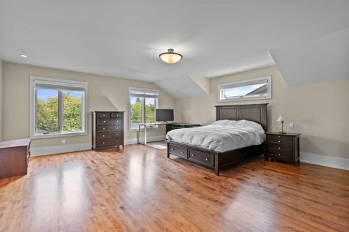 1428 2A Street Nw, Calgary, AB - Indoor Photo Showing Bedroom