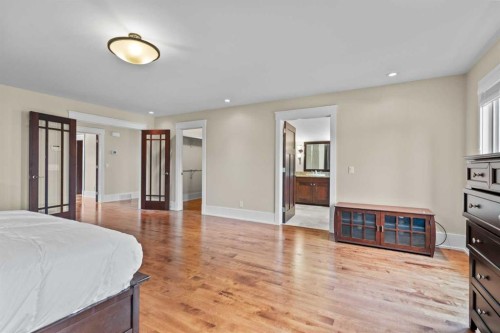 1428 2A Street Nw, Calgary, AB - Indoor Photo Showing Bedroom