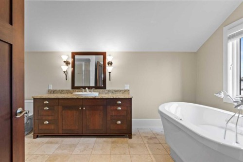 1428 2A Street Nw, Calgary, AB - Indoor Photo Showing Bathroom